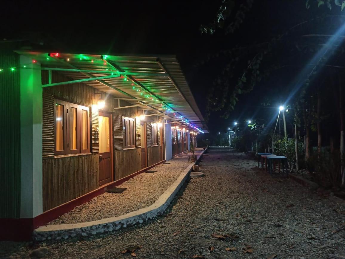 Grasshopper Jungle Queen Resort Chālsa Exterior foto
