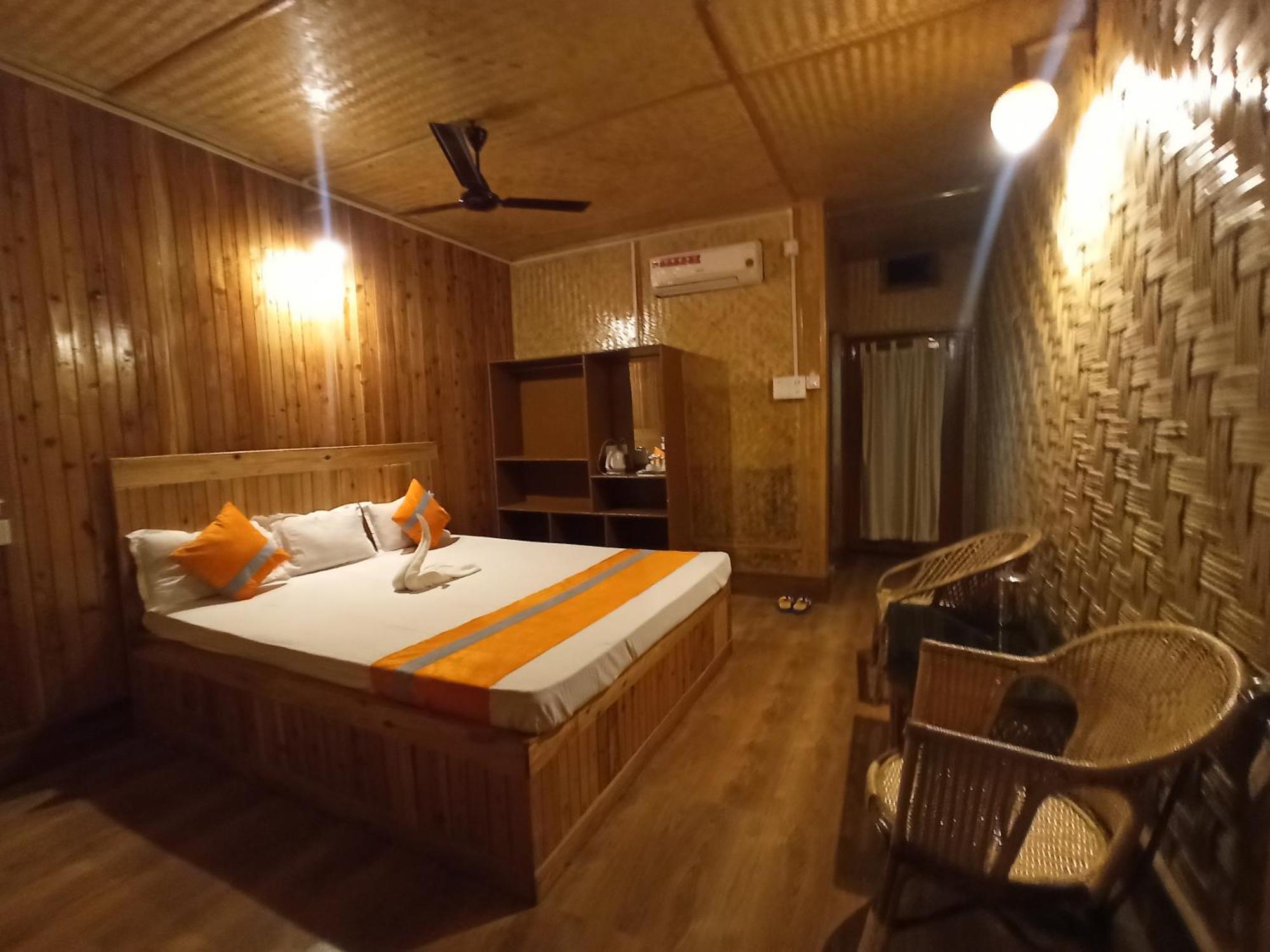 Grasshopper Jungle Queen Resort Chālsa Exterior foto