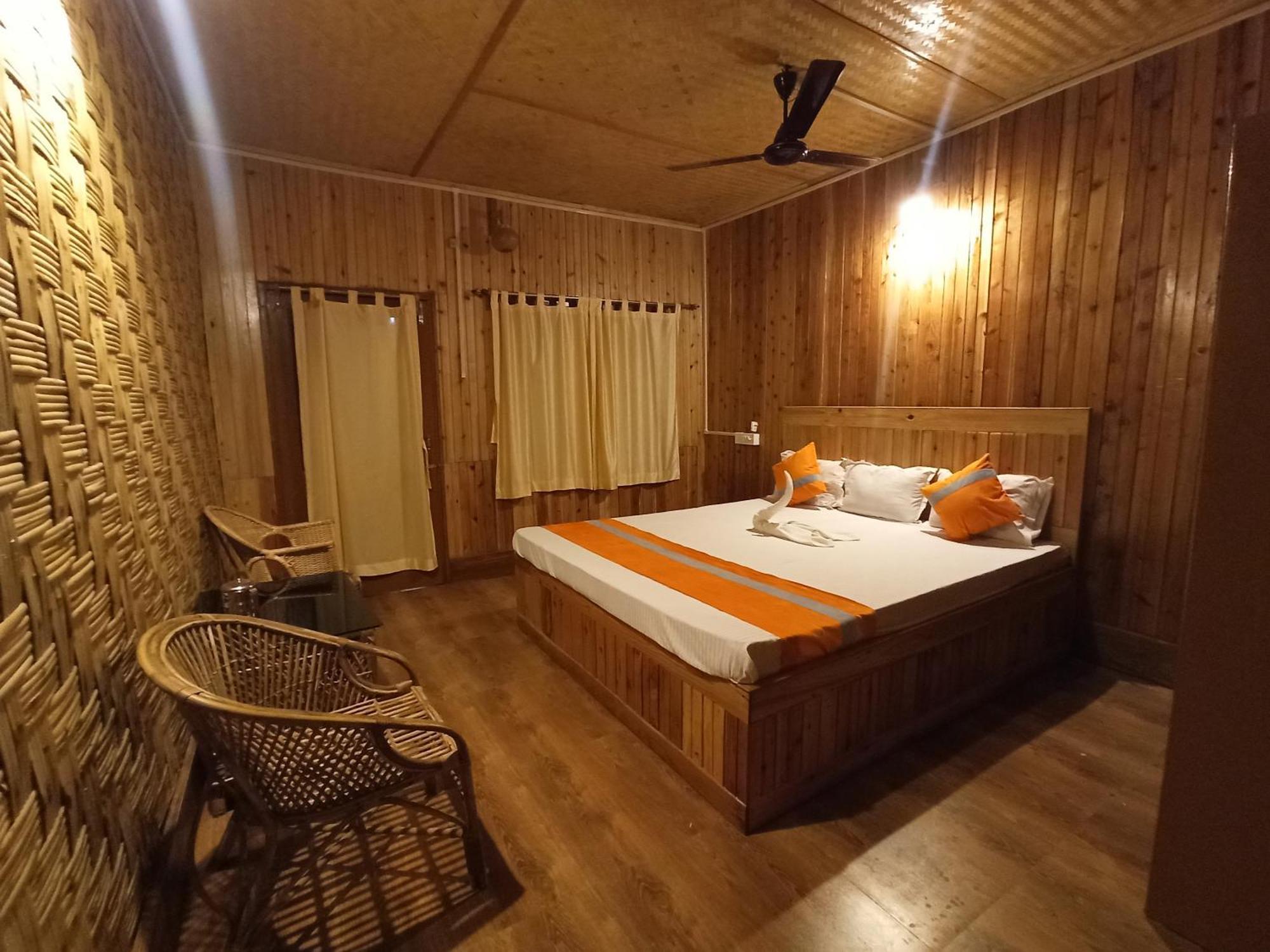 Grasshopper Jungle Queen Resort Chālsa Exterior foto